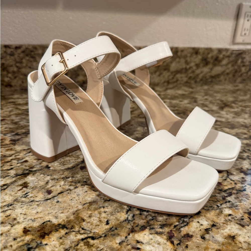 Dream Pairs White Chunky Heel Sandals Size 8